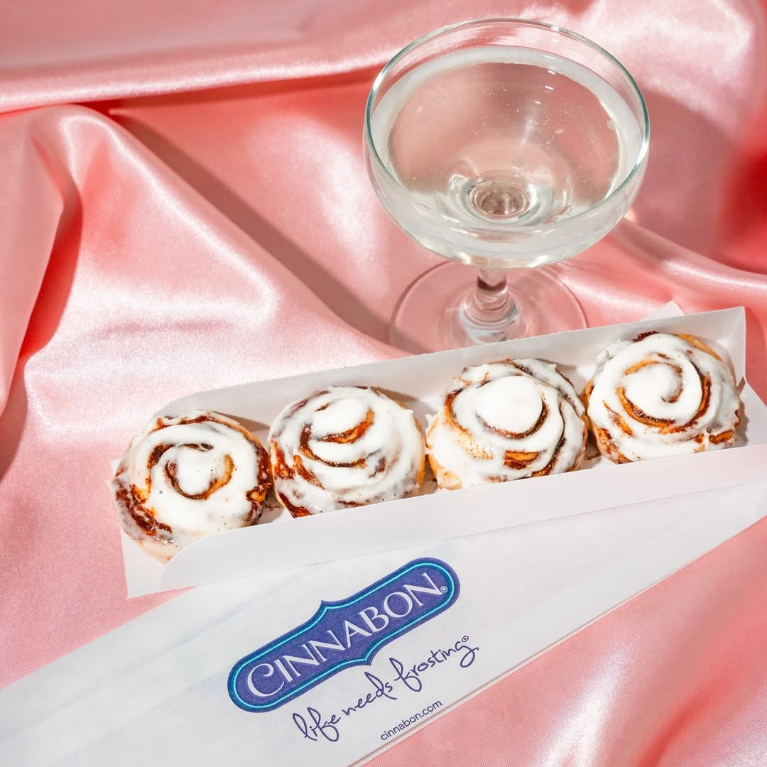 cinnabon cinnamon buns